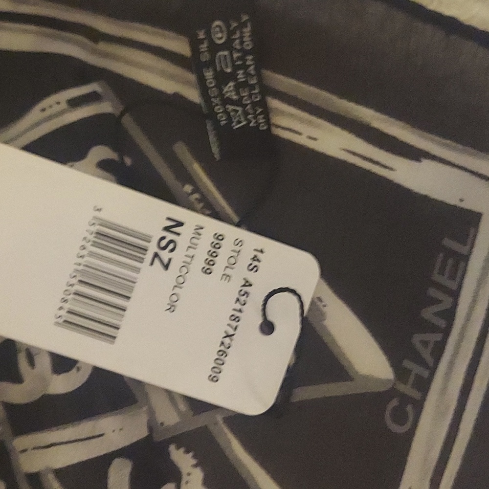 CHANEL Black and Gray Scarf - Picture 3 of 5